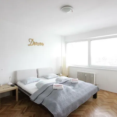 Bright & Eco-friendly Apartman